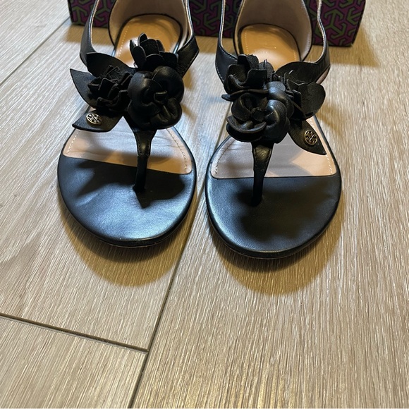 STUNNING Tory Burch Black Blossom Sandals Women's Size 7 Luxe Leather boho-chic - Picture 5 of 9